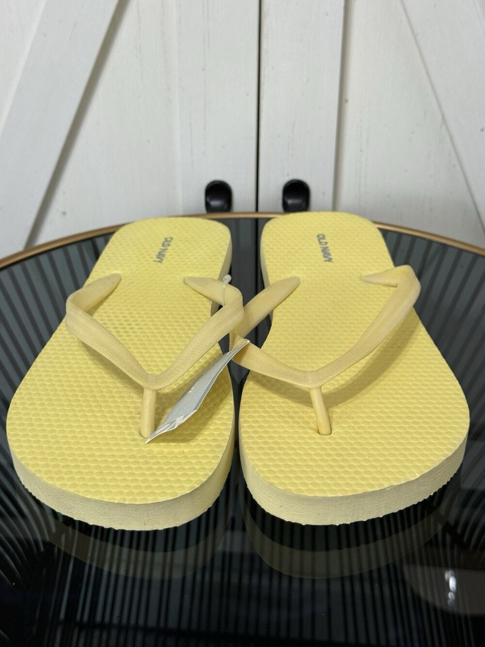 Women's Old Navy Sunny Yellow Slip On Flip Flops Sandals Casual Size 8 NWT
